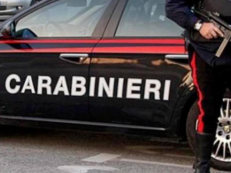 Prende a pugni una guardia giurata e poi i carabinieri a Massarosa
