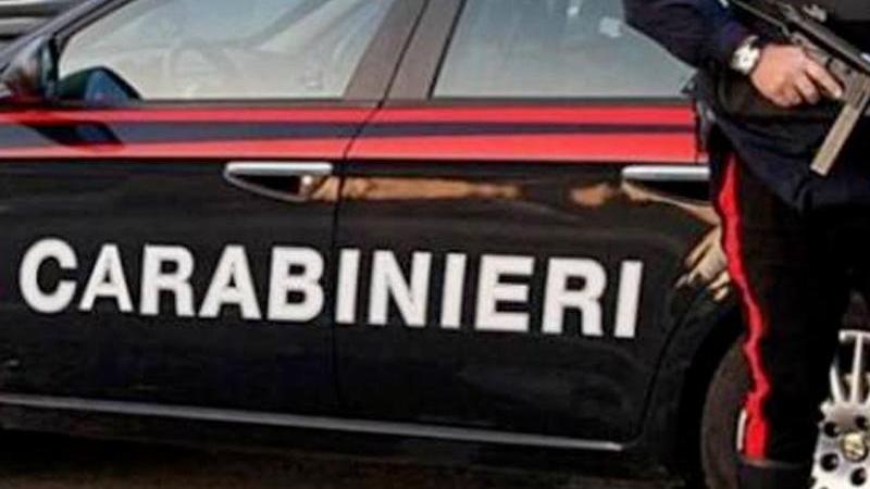 Prende a pugni una guardia giurata e poi i carabinieri a Massarosa
