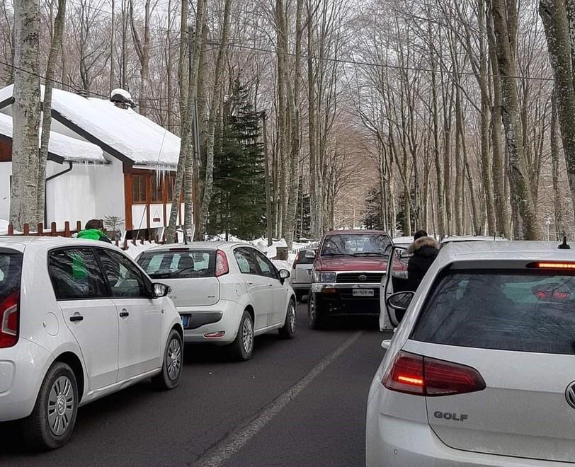 Dopo il traffico in tilt navetta e sensi unici per salire in Amiata 
