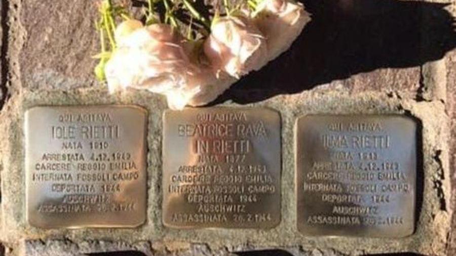 Spugnetta e detersivo per tenere viva la memoria