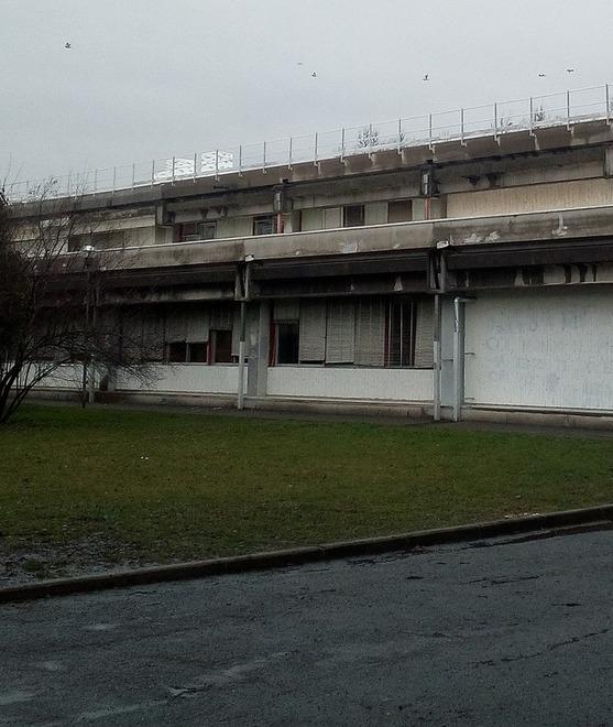 Pannello cade dal soffitto alle medie Focherini 