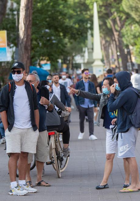 Slittano i lavori a Lido Estensi in viale Carducci: «Si va a ottobre, Pasqua già vicina» 