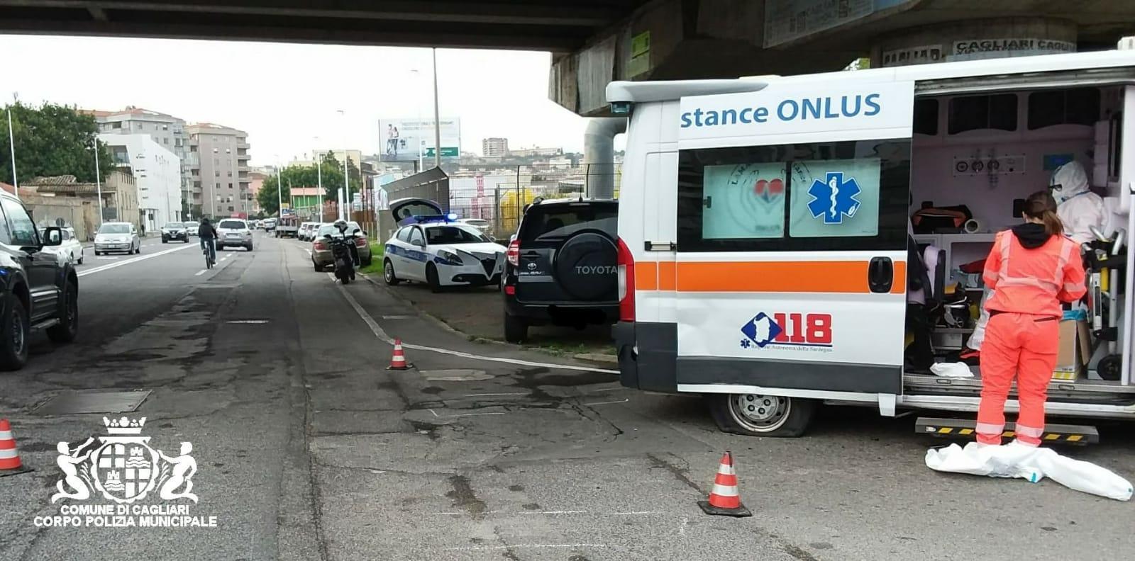 Cagliari, scontro fra un'auto e un'ambulanza: due operatrici del 118 ferite 