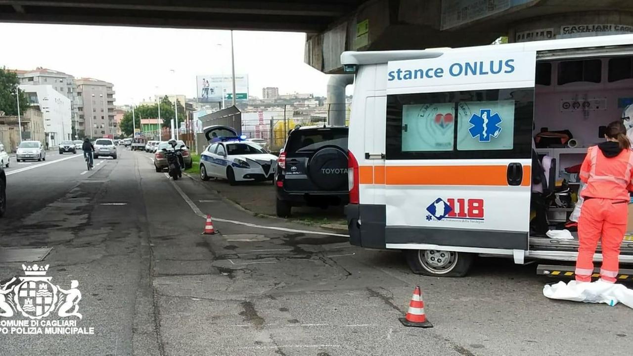 Cagliari, scontro fra un'auto e un'ambulanza: due operatrici del 118 ferite 