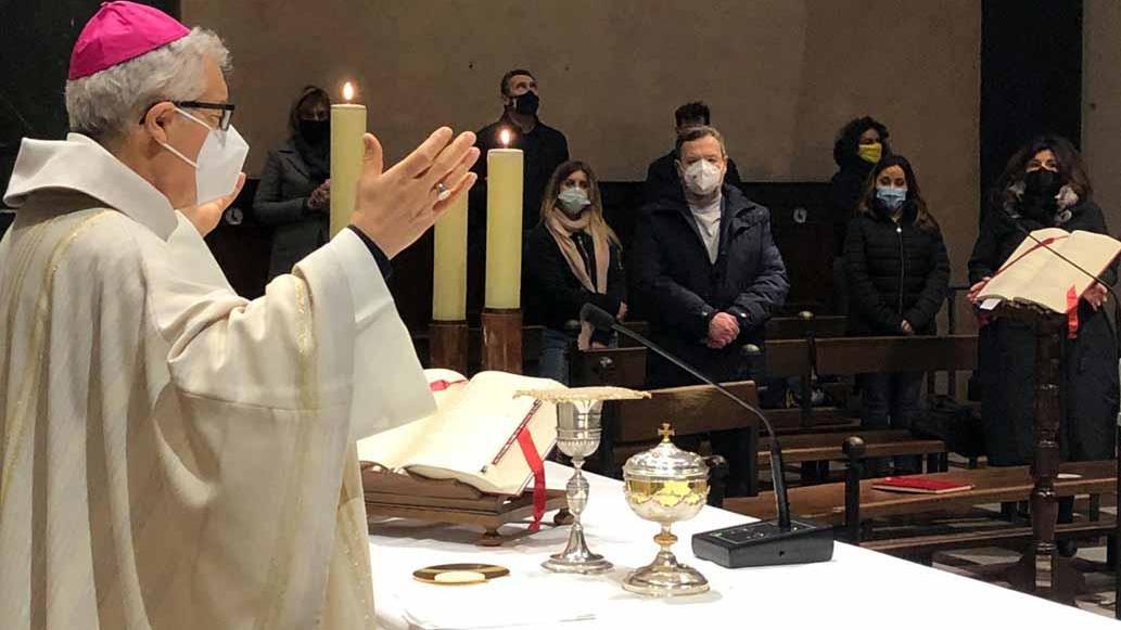 La messa del vescovo Nerbini in Duomo coi giornalisti