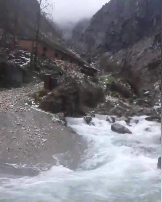 Due pastori di Resceto prigionieri del fiume in piena 