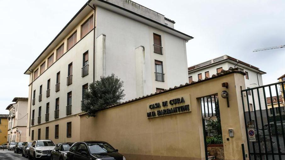 Focolaio Covid alla clinica Barbantini, nuovo giro di tamponi