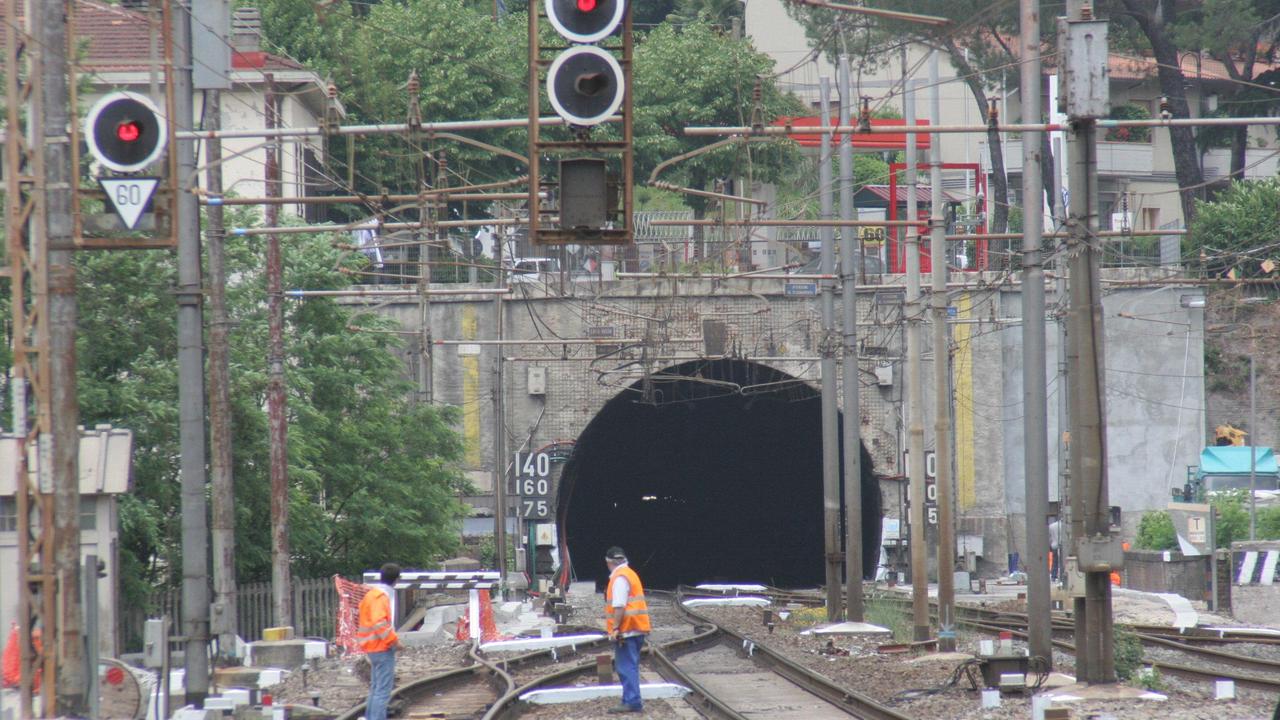 Una galleria sulla linea ferroviaria tra Prato e Bologna