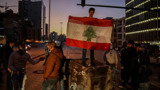 Scontri in Libano tra polizia e manifestanti anti-lockdown