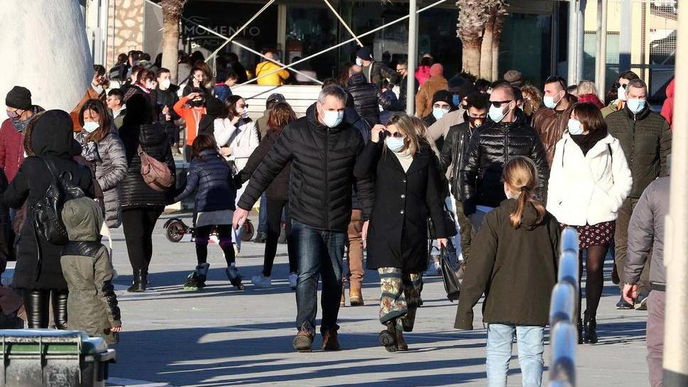 Marina di Carrara da tutto esaurito: pienone sul molo