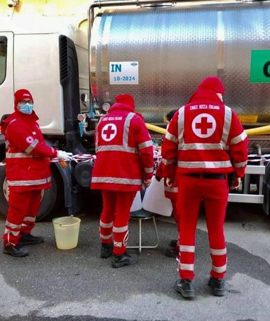 Si rompe l’acquedotto cisterna in piazza 
