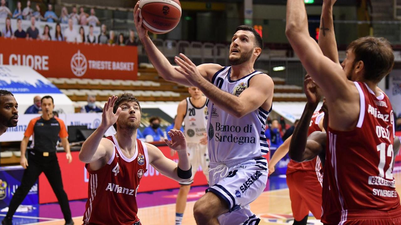 La Dinamo rompe gli argini A Trieste è Spissu-show