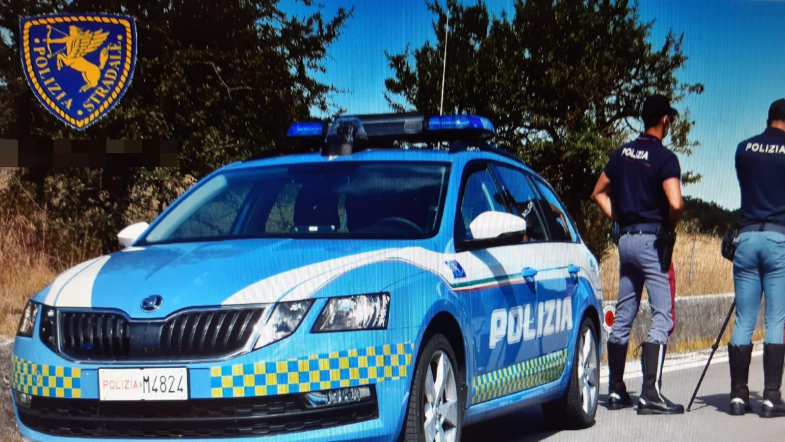 Una pattuglia della polizia stradale, immagine di repertorio