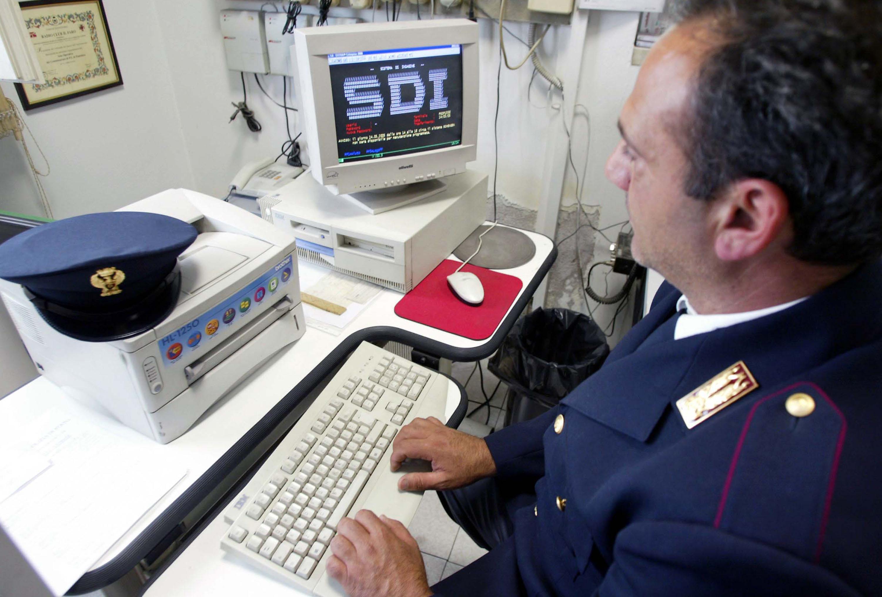 Polizia postale: bullismo a scuola anche durante la didattica online 
