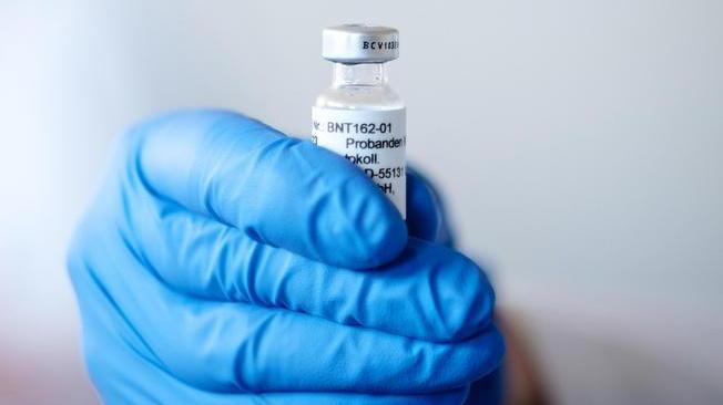 Vaccini: la Svezia sospende i pagamenti a Pfizer
