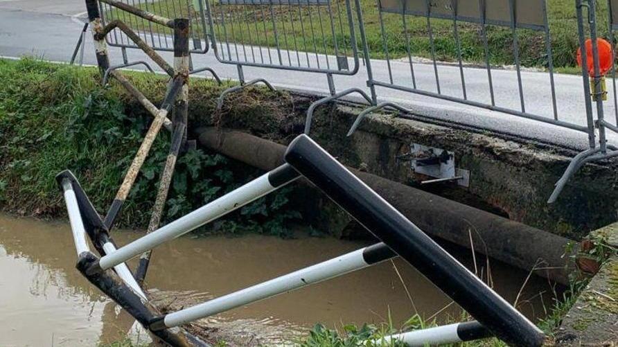 Al posto delle spallette arrivano le transenne