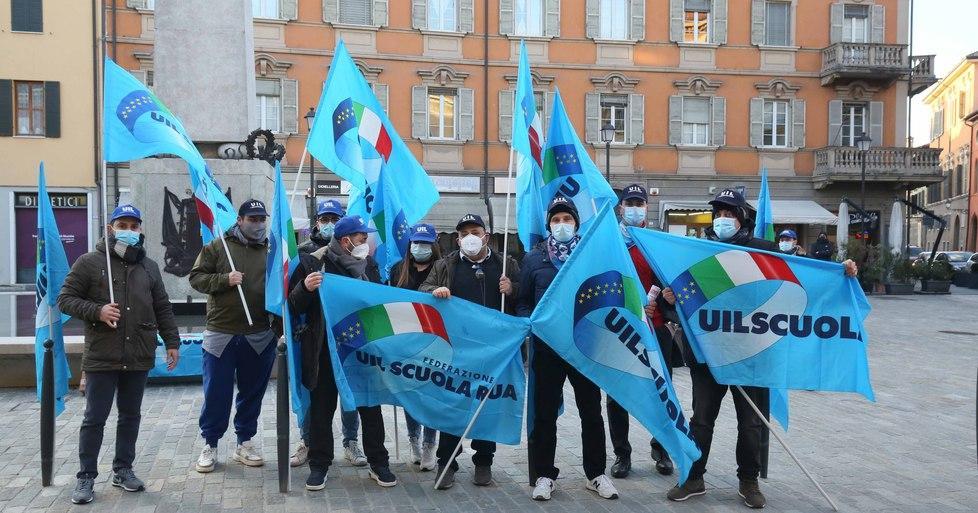 In piazza per la scuola sicura