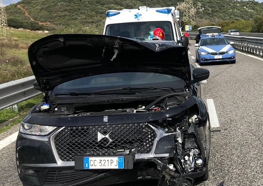  Incidente sulla 131 dcn vicino a Posada: due feriti in ospedale