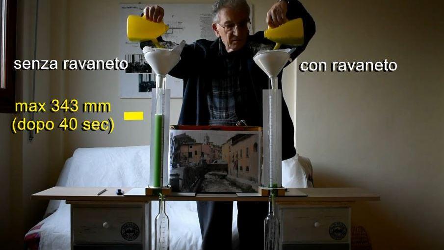 Un momento dell'esperimento sul rischio alluvionale "riprodotto" in laboratorio