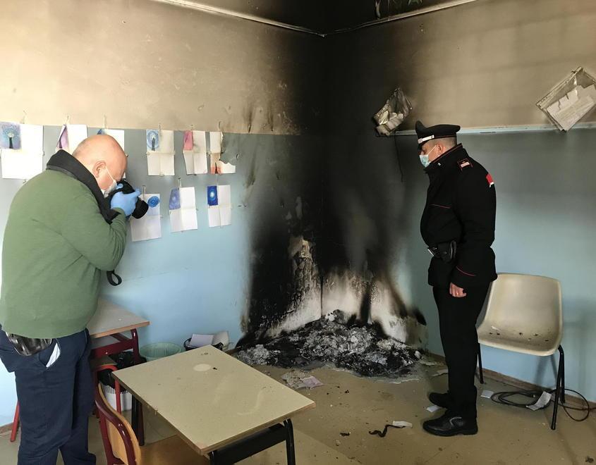 Alla scuola di Ribolla, dopo i vandali si contano i danni: 50mila euro di lavori 