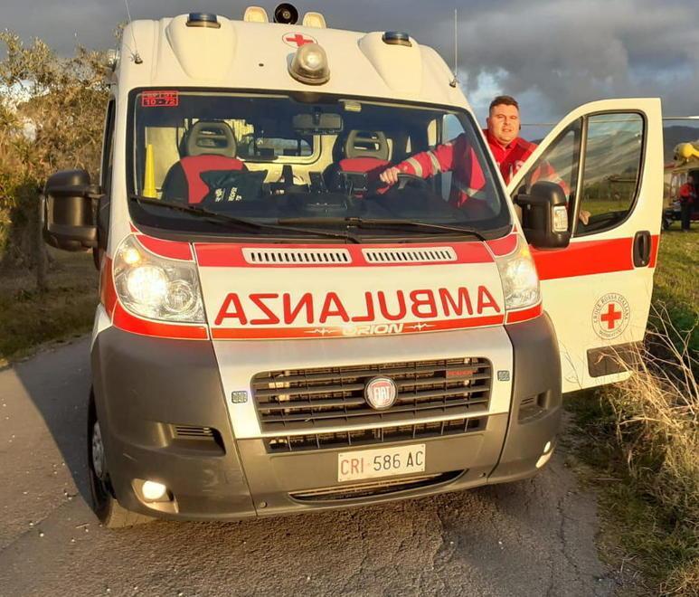 Schianto a Donoratico: gravissimo ventiduenne travolto da un’auto sull'Aurelia 