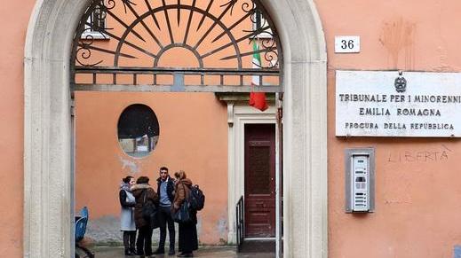 Ferrara, inchiesta affidi illeciti: indagato per falso ex giudice onorario