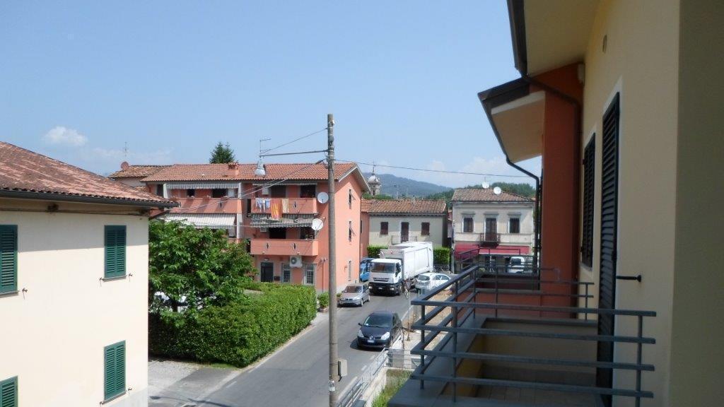 Il traffico pesante nelle vie interne di Nave