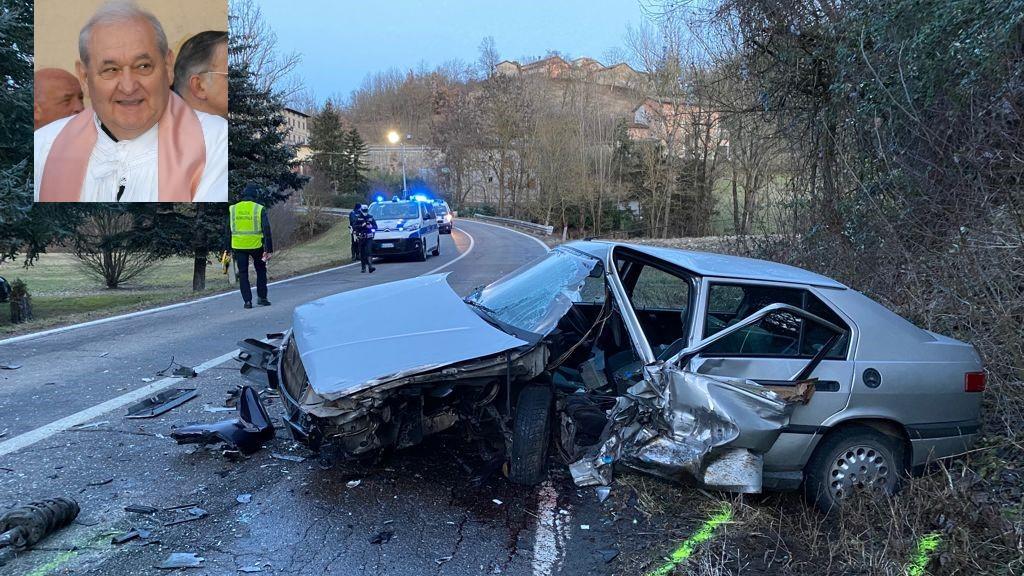 Monsignor Alberto Rabitti e l'auto sulla quale viaggiava