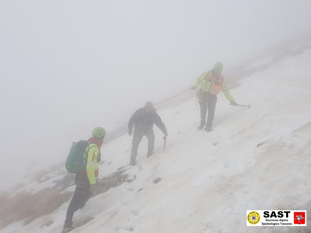 Un intervento del Sast sul Monte Tambura (foto archivio)