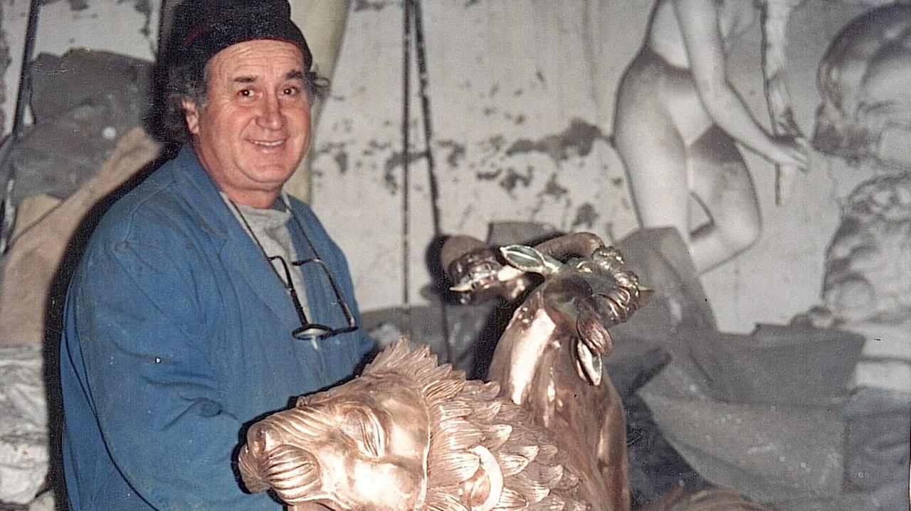 Da Vada alle Porte del Paradiso, ecco il mago dei bronzi che splendono nel mondo