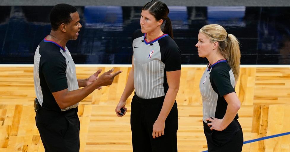 Storico: due donne arbitro