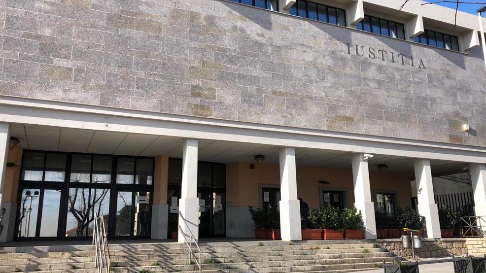 Falsa testimonianza su una firma una 69enne rinviata a giudizio