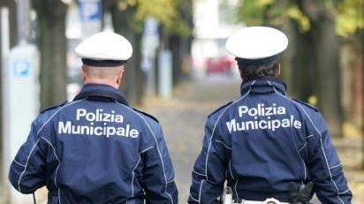 Vagava di notte in centro ignorando i divieti Covid: «Mi chiamo Paolo Rossi»