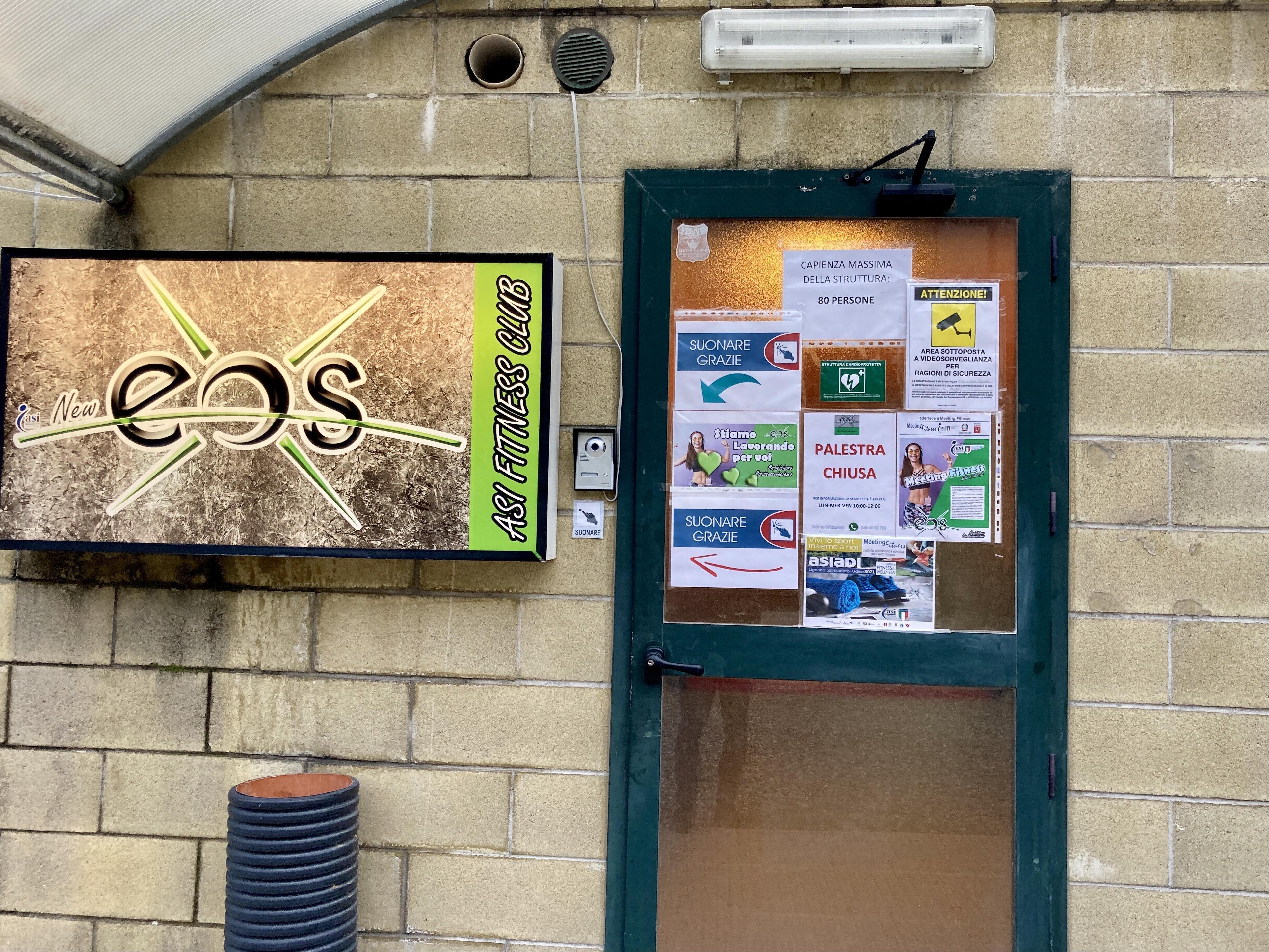 L'ingresso della New Eos di Stagno (foto Michele Silvestri)