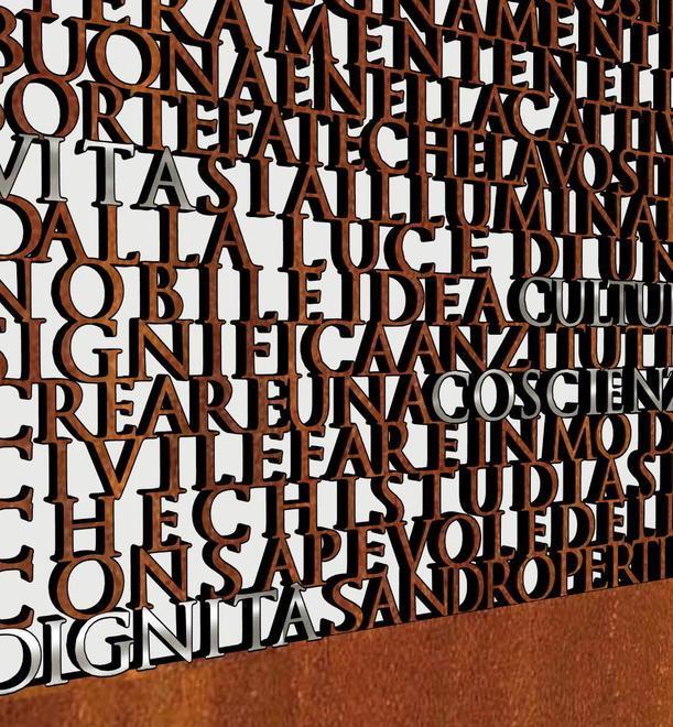 L’installazione artistica in acciaio dedicata al presidente della Repubblica Sandro Pertini; “ricamate” su una lastra d’acciaio le sue frasi più celebri