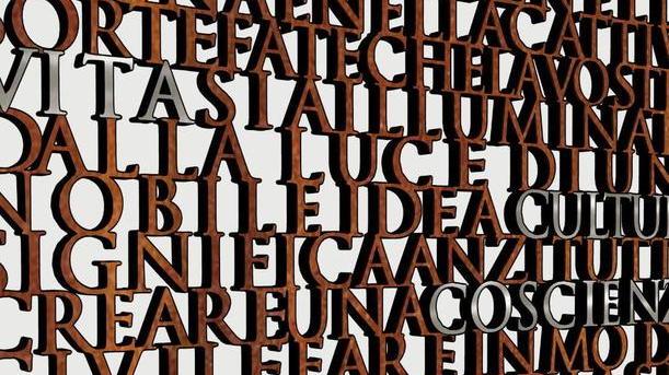L’installazione artistica in acciaio dedicata al presidente della Repubblica Sandro Pertini; “ricamate” su una lastra d’acciaio le sue frasi più celebri