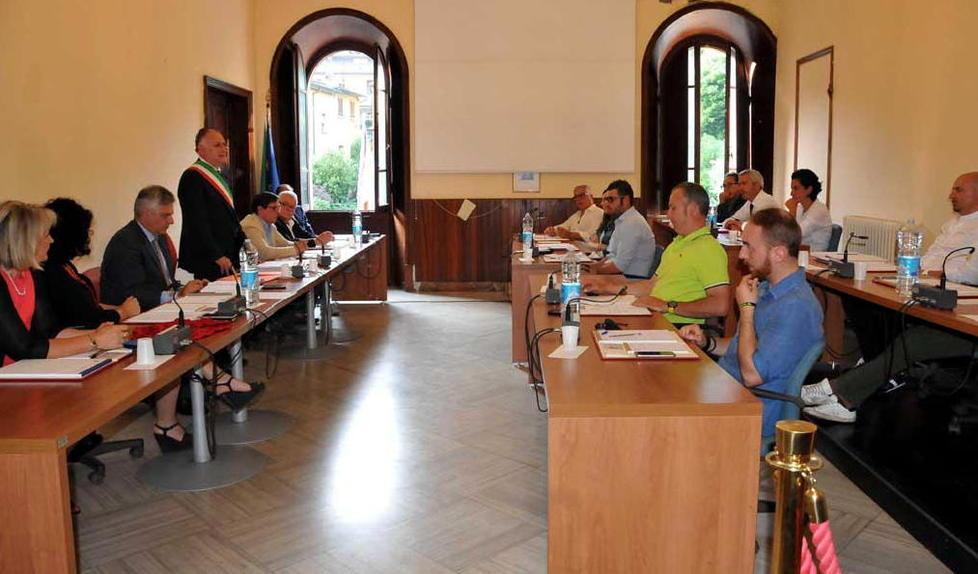 Elezioni a Montignoso, Lorenzetti ha la coalizione. E a destra si lavora sul “civico” 