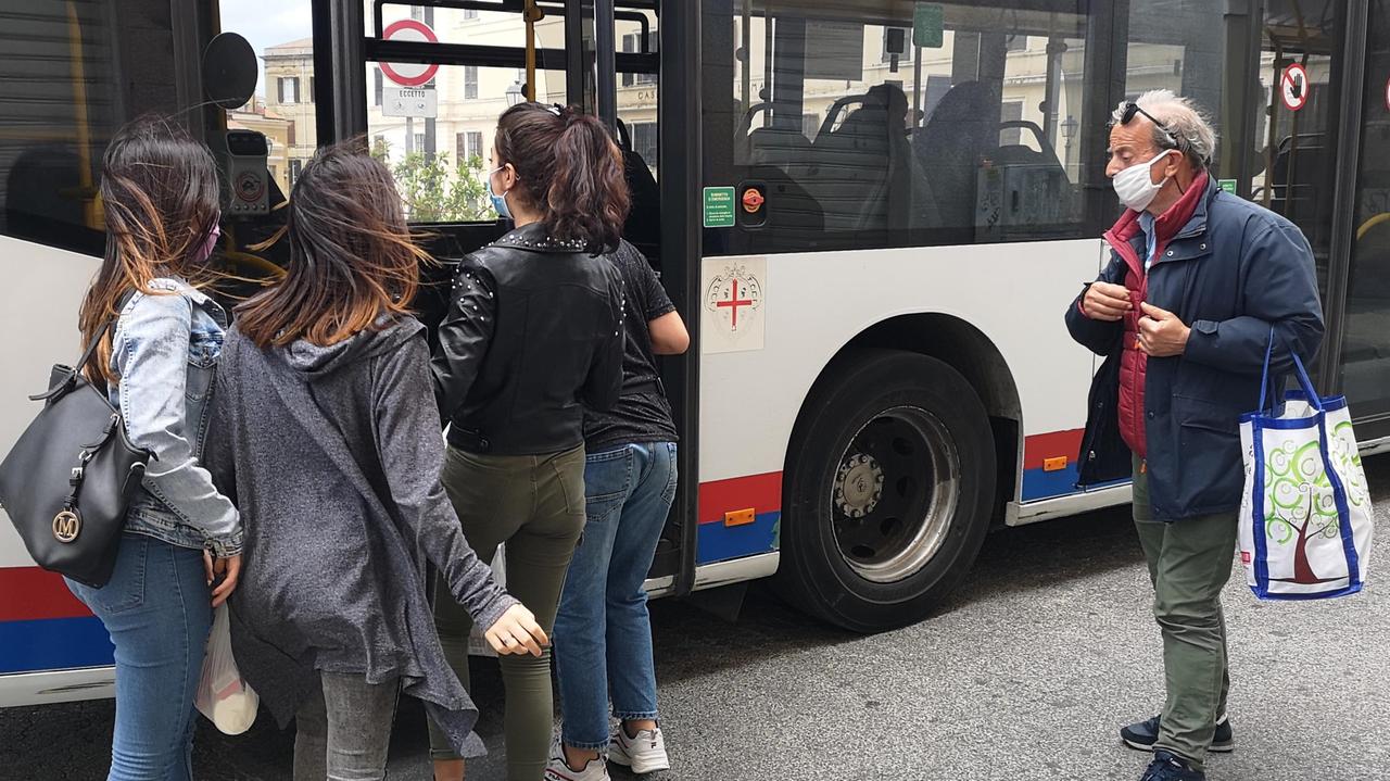 Sulla Nuova in edicola venerdì 29, il maxi piano dell'Arst: più autobus per la scuola