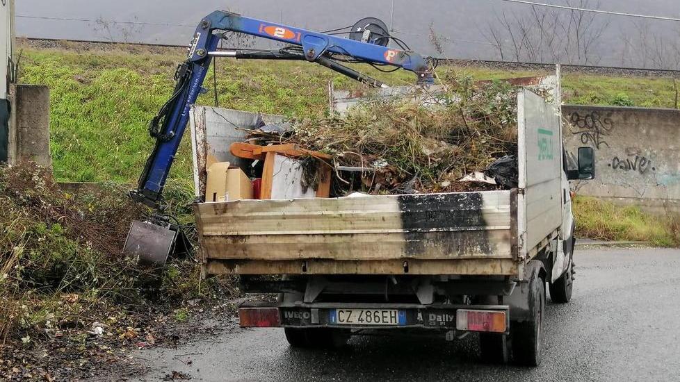 Rimossa discarica abusiva con rifiuti pericolosi