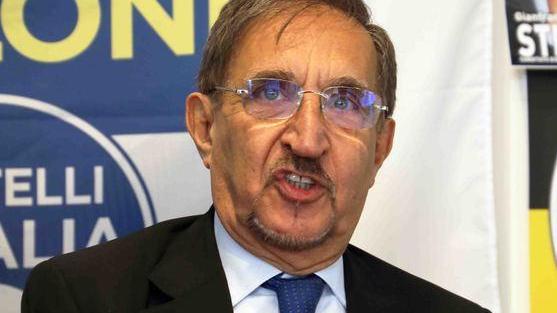 «La Rai non deve invitarlo a Sanremo: è un razzista»