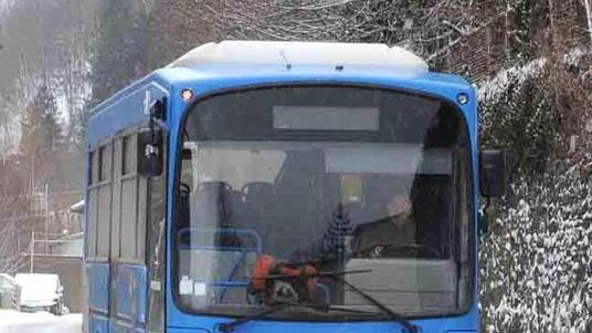 C’è bisogno di più autobus per portare gli studenti a scuola