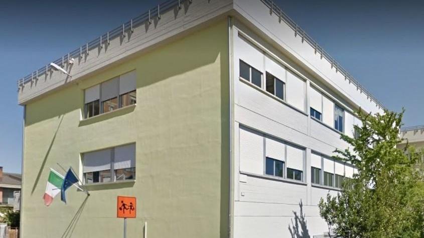 Immagini porno alla riunione online La scuola denuncia «Non è una bravata»