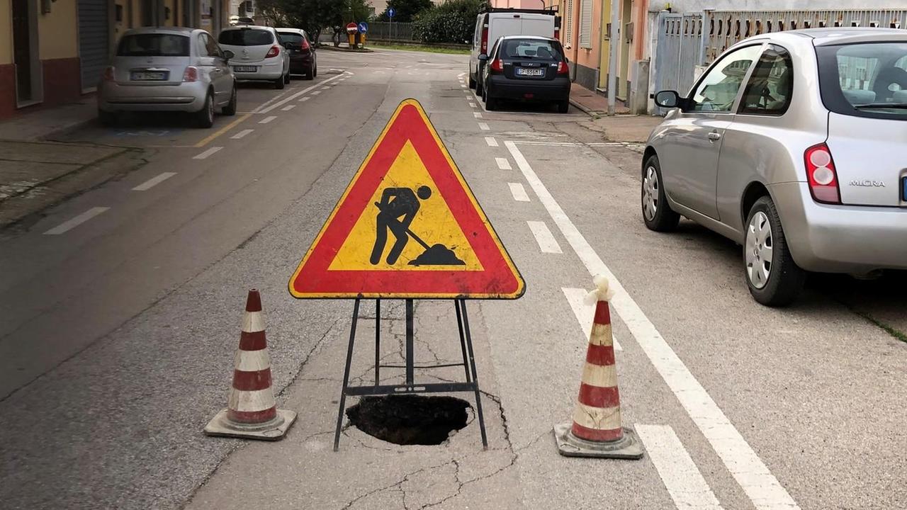 Una voragine in via Campidano