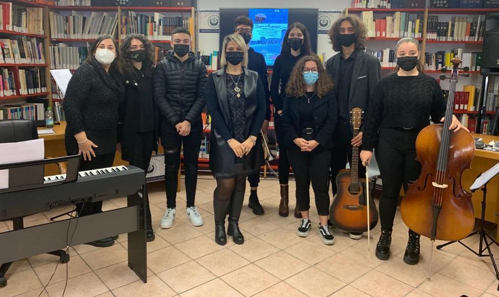 “Viaggio della memoria” in biblioteca tra musica e parole 