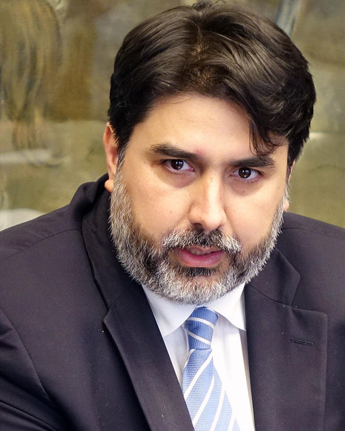 Uno staff extra large per il governatore 