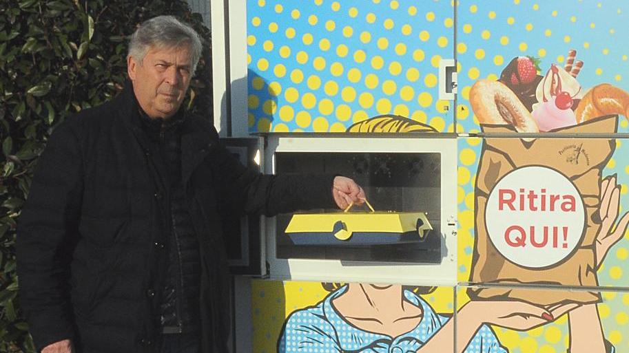 Modena Un “punto ritiro” gustoso con un pacco pieno di delizie da pasticceria