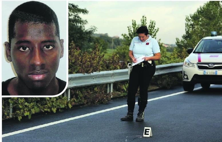 Nel riquadro Muhammad Drame, sopra i rilievi sulla strada dove è avvenuto l’incidente mortale