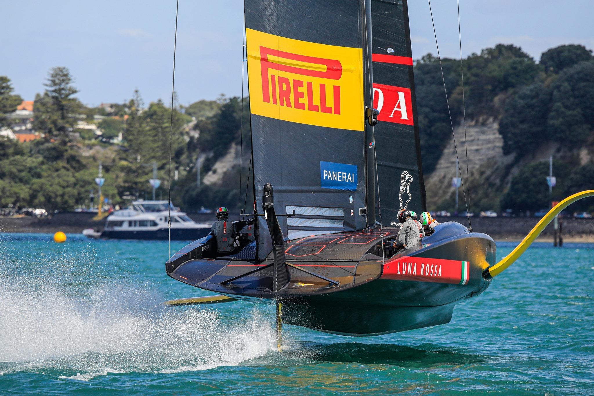 Luna Rossa brilla nella baia di Auckland: 2-0 su American Magic 