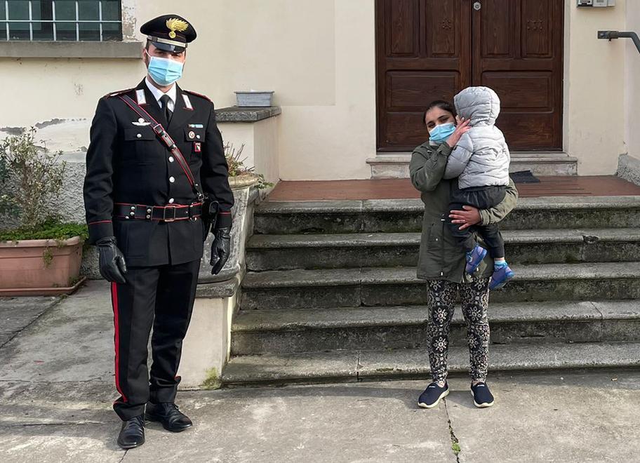 «Mille volte grazie al maresciallo che ha salvato me e il mio bambino»