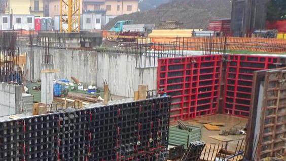 Pistoia, multe e contestazioni al cantiere per la palazzina di via Stelvio
